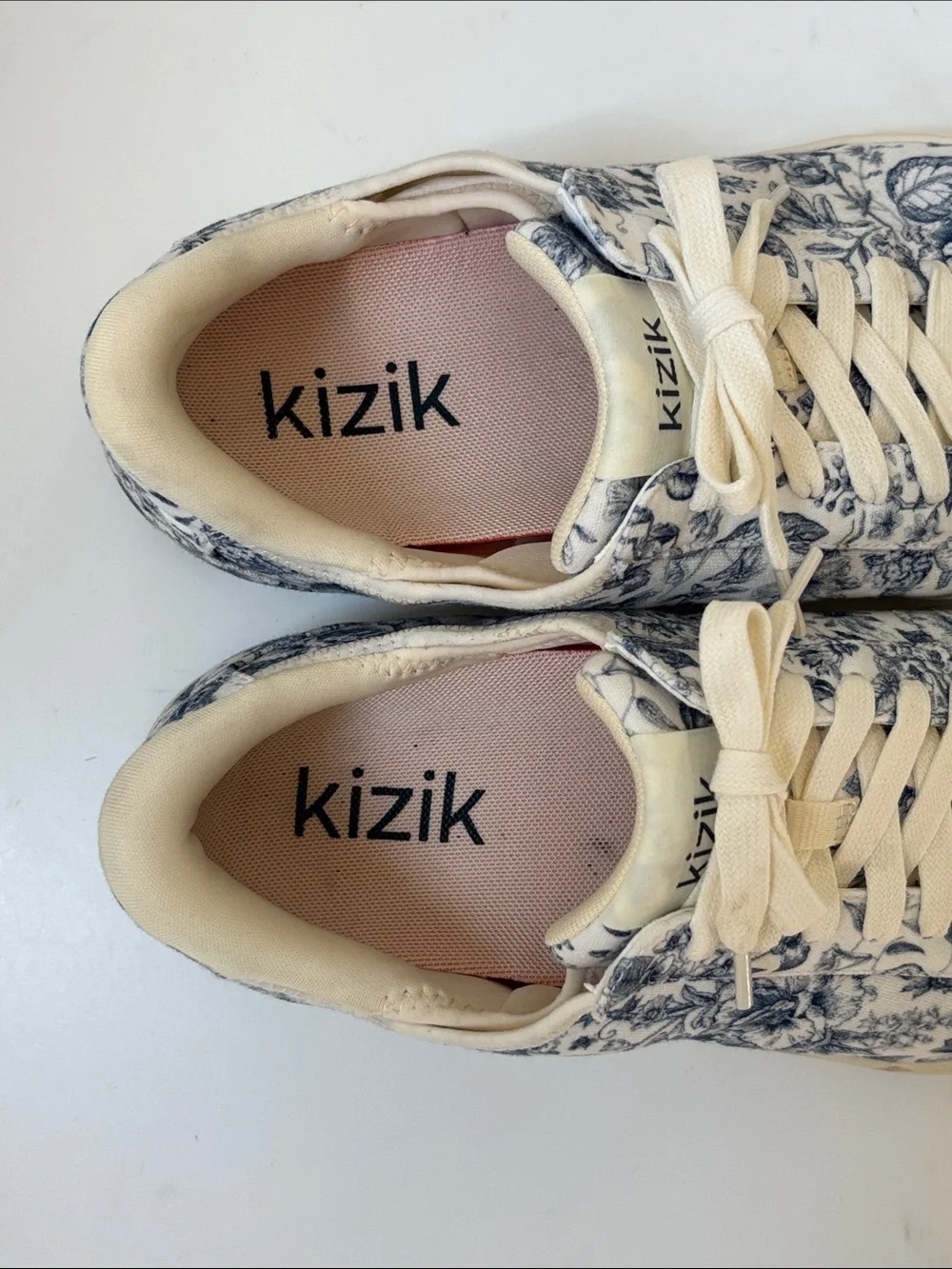 Kizik Irvine Blue Floral Lace-Up Hands Free Sneakers. Size EU 41.5 / US 9.5